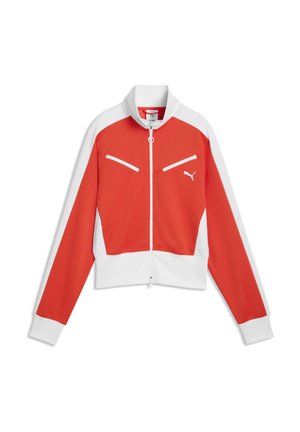 Czerwono-biała sportowa kurtka na zamek błyskawiczny z wysokim kołnierzem, dwie ukośne kieszenie na zamek oraz logo Puma na piersi.