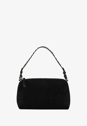 Svart mockaväska med rundad form, dragkedjestängning och kort axelrem i läder med dekorativa detaljer.