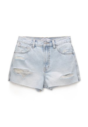 Ljusblå denimshorts med fransad nederkant, med slitna lappar framtill, klassisk femfickorsdesign och knäppning.