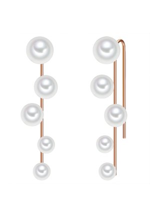 Roserøde øreringe med seks graduede hvide perler monteret på slanke stænger. Hver perle er glat og skinnende, hvilket forbedrer den overordnede elegance.