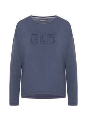 Langärmliges, blaues Baumwollhemd mit rundem Halsausschnitt und den Buchstaben "ELB" in einem dunkleren Farbton, mit einem leicht lockeren Schnitt und strukturiertem Stoff.
