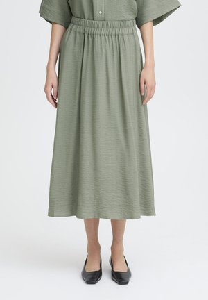 Zelena midi krila iz teksturiranega blaga, z elastiko v pasu. Ujemite jo s črnimi pointed balerinkami za eleganten videz.