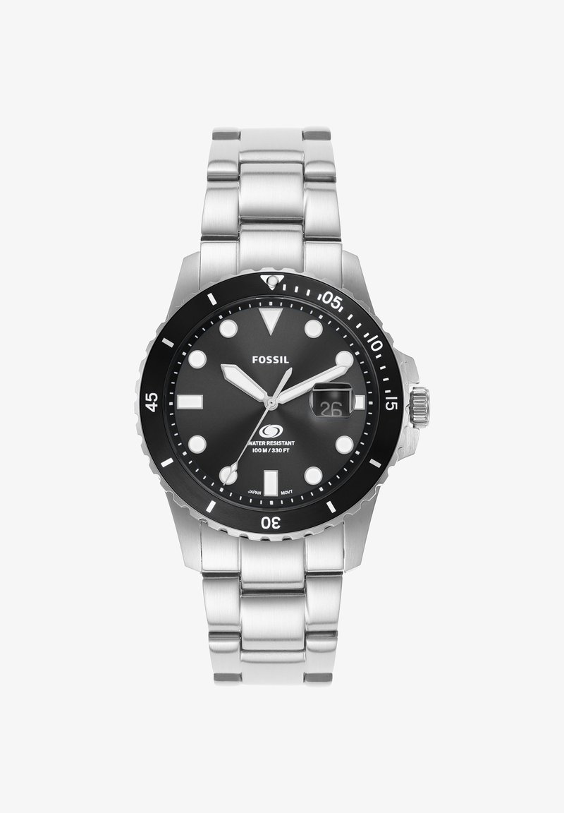Montre Fossil en acier inoxydable avec lunette noire, cadran noir, index blancs, guichet date à 3 heures et étanche jusqu'à 100 mètres.