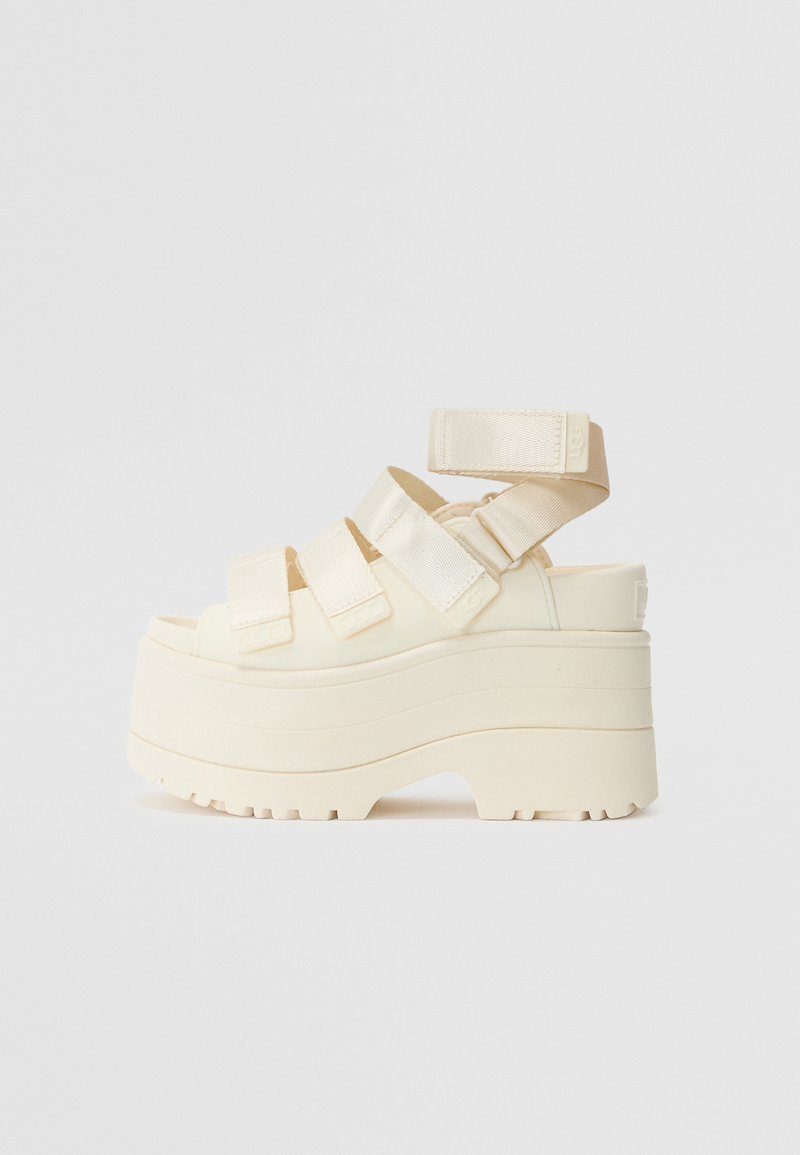UGG GOLDENRISE - Sandály na platformě - jasmine