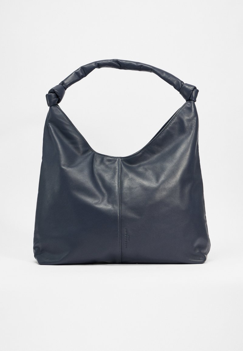 Dunkelblaue Lederhandtasche mit einer weichen, lässigen Silhouette und einem gedrehten Griff. Sie verfügt über eine glatte Oberfläche und minimalistische Nähte.