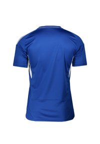 Maglietta sportiva blu realizzata in tessuto leggero e liscio, con accenti laterali bianchi e un design a scollo rotondo, con maniche corte.