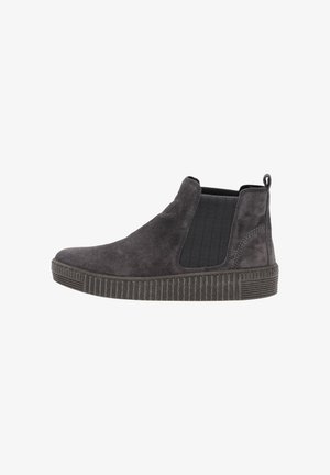 Bottes chelsea en daim gris foncé avec des panneaux élastiques sur les côtés, semelle en caoutchouc texturée, et languette à l'arrière pour un enfilage facile.