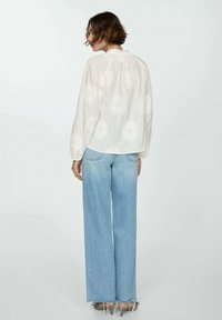 Mango Blúzka so zapínaním na gombíky - off-white