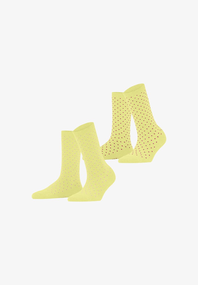 Deux paires de chaussettes jaunes mi-mollet avec de petits pois, une paire avec des pois roses et une avec des pois rouges, présentées sur fond blanc.