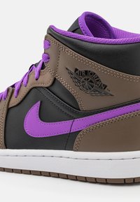 jordan 1 mid high