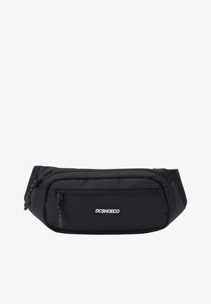 Zwarte heuprugzak gemaakt van stevig nylon met een groot hoofdvak met rits en een voorvak. Voorzien van een logopatch en een verstelbare band.