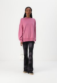 Abercrombie & Fitch Essential Oversized Sunday Crew - Sweatshirt - pink