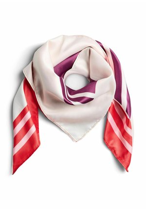 Jedwabny szalik złożony w pętlę z białymi, fioletowymi i czerwonymi sekcjami oraz wzorami w paski na białym tle.