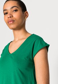 Anna Field T-shirt básica - green