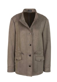 Braune Wildlederjacke mit Stehkragen, vorderem Knopfverschluss, zwei Klappentaschen und dekorativen Nähten an den Seiten.