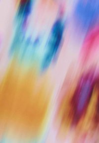 Abstrakt maleri med slørede farver i nuancer af blå, pink, orange og lilla, der skaber en glat gradienteffekt over canvas.