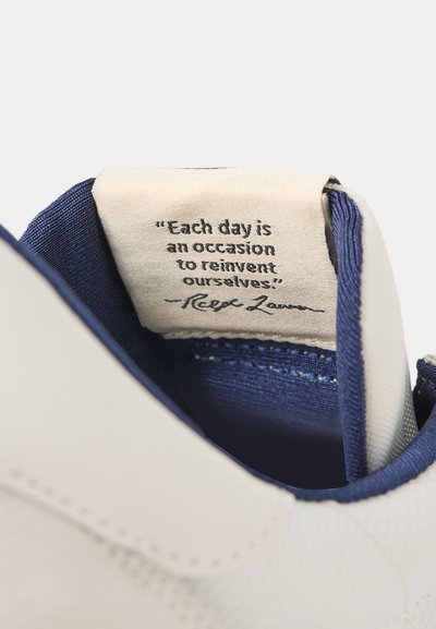 Polo Ralph Lauren TRAIN 89 SUEDE-PANELED SNEAKER UNISEX - Sapatilhas - deckwash white/newport navy