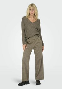 JDY JDYGEGGO MIA LONG CHECK PANT - Stoffhose - walnut