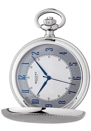 Silberner Taschenuhr mit einem blau-weißen gemusterten Zifferblatt, arabischen Ziffern und blauen Zeigern. Mit einem strukturierten Gehäuse und traditionellem Aufhängering.