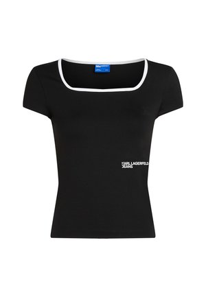 Svart t-skjorte med firkantet hals, korte ermer og hvit kanting. Har "KARL LAGERFELD JEANS" logo på nederste venstre side.