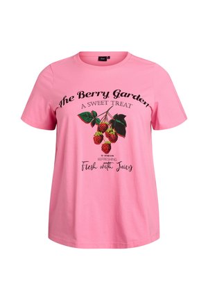 Vaaleanpunainen puuvillainen t-paita, jossa pyöreä pääntie ja lyhyet hihat. Edessä vadelma-aiheisia kuvituksia, joiden ylä- ja alapuolella tekstiä.