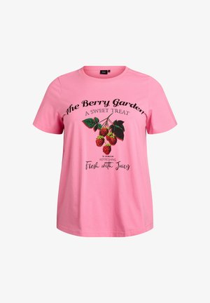 Roza majica od pamuka s okruglim izrezom i kratkim rukavima. Na prednjoj strani nalazi se ilustracija malina s tekstom iznad i ispod.