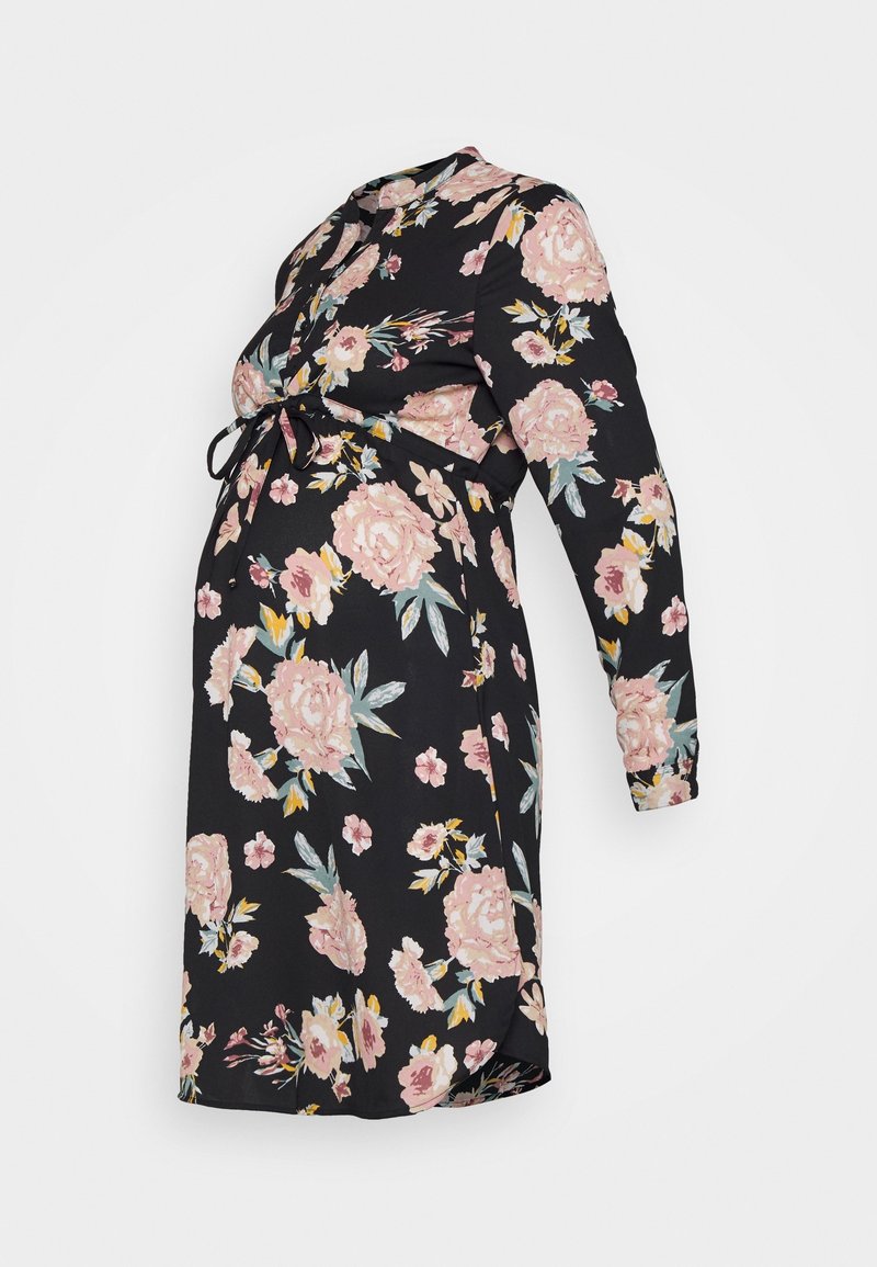 Černé květinové těhotenské šaty s dlouhými rukávy, zdobené růžovými růžemi a zelenými listy. Uvázání v pase, délka ke kolenům. Hladká tkanina.