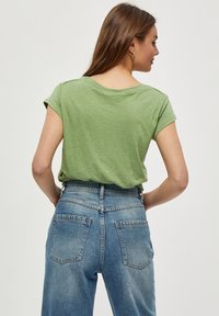 Minus MILETI TEE - Základné tričko - basil green
