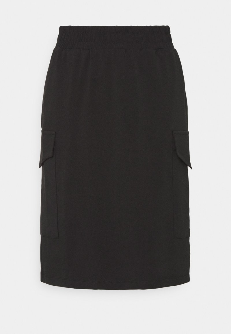 Czarna spódnica do kolan wykonana z miękkiego materiału, z elastycznym pasem i dwiema bocznymi kieszeniami cargo dla dodatkowego akcentu.