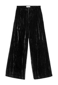 Pantalon large en velours noir avec plis verticaux, taille haute élastique et texture lisse et brillante.