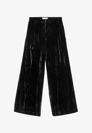 Pantalon large en velours noir avec plis verticaux, taille haute élastique et texture lisse et brillante.
