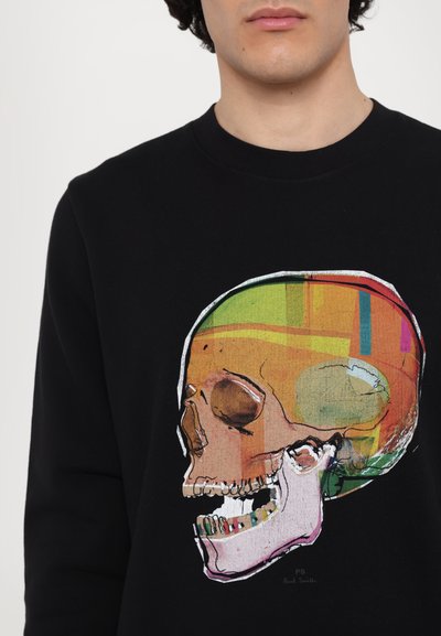 Sort sweatshirt med et farverigt kraniet-grafik med detaljeret skygge og kraftige linjer i forskellige nuancer. Klassisk crew neck design.