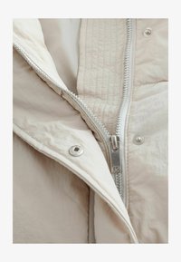 Ausgewählt, white