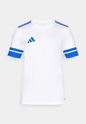 Witte korte mouw voetbalshirt met blauwe accenten en drie blauwe strepen op elke schouder. Gemaakt van een gladde, ademende stof.
