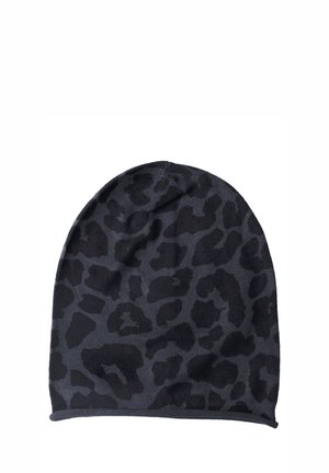 Gorro de punto gris oscuro con estampado de leopardo negro, sobre un fondo blanco.