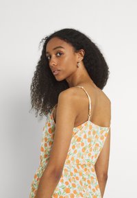 Pieces PCNYA SLIP BUTTON - Vestido camiseiro - buttercream