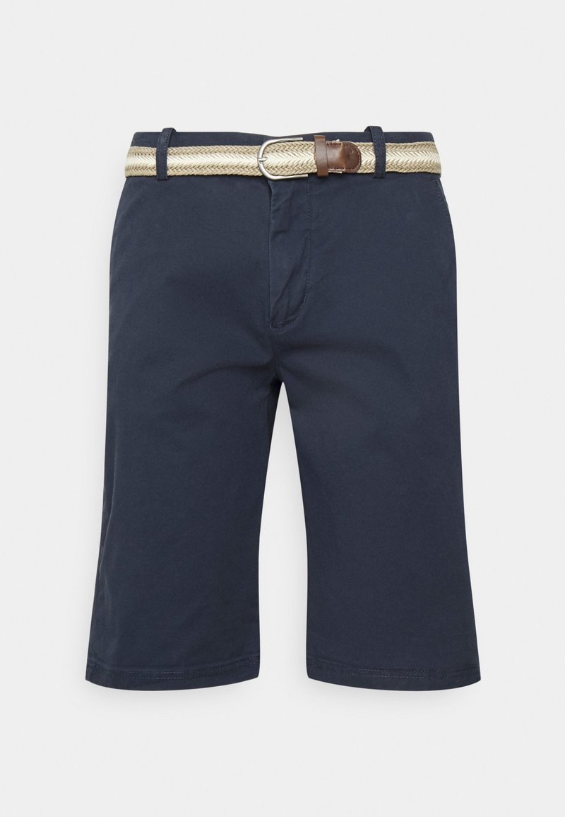 Shorts bleu marine en coton, dotés de passants de ceinture et d'une ceinture tressée avec une boucle en argent. Coupe droite avec une texture lisse.