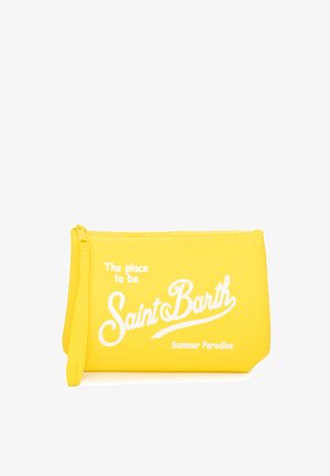 Bustina gialla con zip e cinturino da polso, testo bianco con la frase "The place to be Saint Barth Summer Paradise" sul davanti.