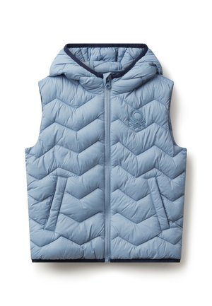 Lichtblauwe gewatteerde mouwloze hoodie met rits aan de voorkant, zijvakken en geborduurd logo op de borst.