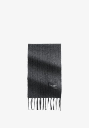 Sciarpa grigia a costine realizzata in tessuto morbido, con estremità frangiate e una piccola etichetta nera con il marchio "Marc O'Polo".