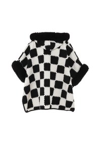 Poncho oversize a scacchi bianco e nero con texture morbida e polsini in pile neri. Presenta una vestibilità ampia e un orlo arrotondato.