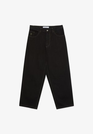 Czarne spodnie o szerokich nogawkach, skrócone, zapinane z przodu na guziki i zamek błyskawiczny, z pętlami na pasek, przednimi kieszeniami oraz żółtymi przeszyciami.