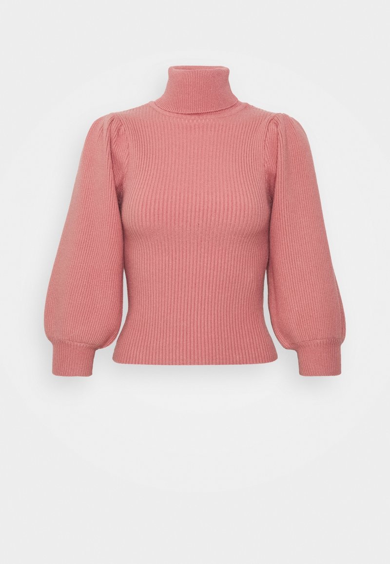Pull rose à col roulé en maille côtelée avec manches longues bouffantes et poignets ajustés sur un fond uni.