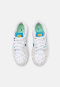 Jordan JORDAN STADIUM 90 UNISEX - Kosárlabdacipők - white/vapor green/dark powder blue/cool grey