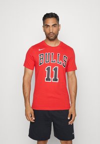 Nike Performance NBA DEMAR DEROZAN CHICAGO BULLS TEE - Klubiriided - university red