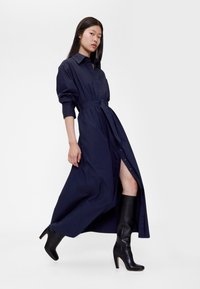 GAP GAPSTUDIO POPLIN BELTED MAXI SHIRTDRESS - Tričkové šaty - navy uniform