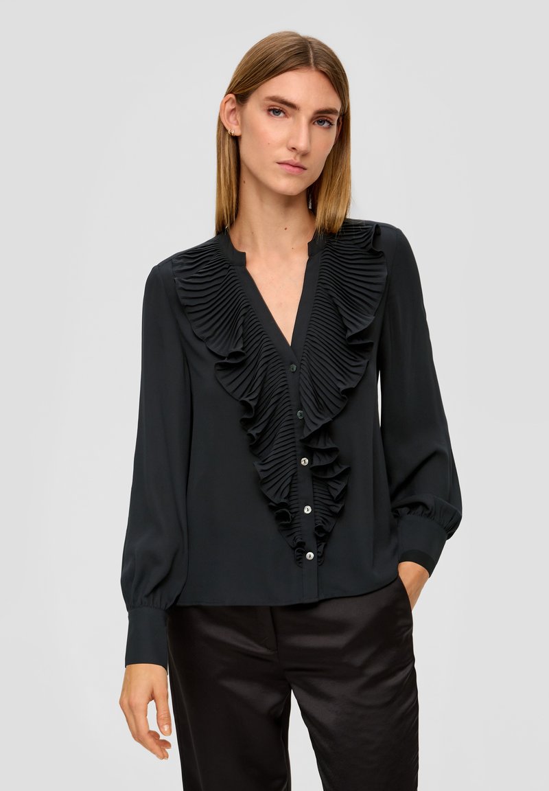 Schwarze Bluse mit texturierten Rüschen an der Vorderseite, Knopfverschluss und langen Ärmeln mit gerafften Manschetten. Glattes Material, elegantes Design.