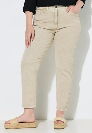 Ulla Popken MOM-JEANS, STRETCHDENIM, 5-POCKET-STYLE, KOMFORTBUND  - Mom jeans - beige
