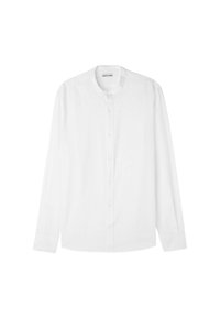 Camisa blanca de manga larga hecha de una tela ligera, con un cuello redondo y cierre de botones en la parte delantera. Diseño sencillo, textura suave.