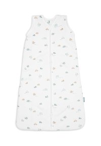 Sac de couchage blanc pour bébé avec fermeture éclair et imprimés de véhicules bleu clair, orange et gris, y compris des voitures, des camions et des hélicopt�ères.